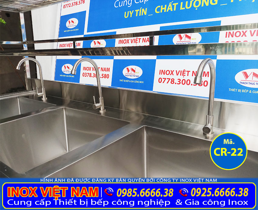 Vòi nước chậu rửa công nghiệp 3 ngăn. Với chất liệu inox 304 cao cấp bền đẹp.